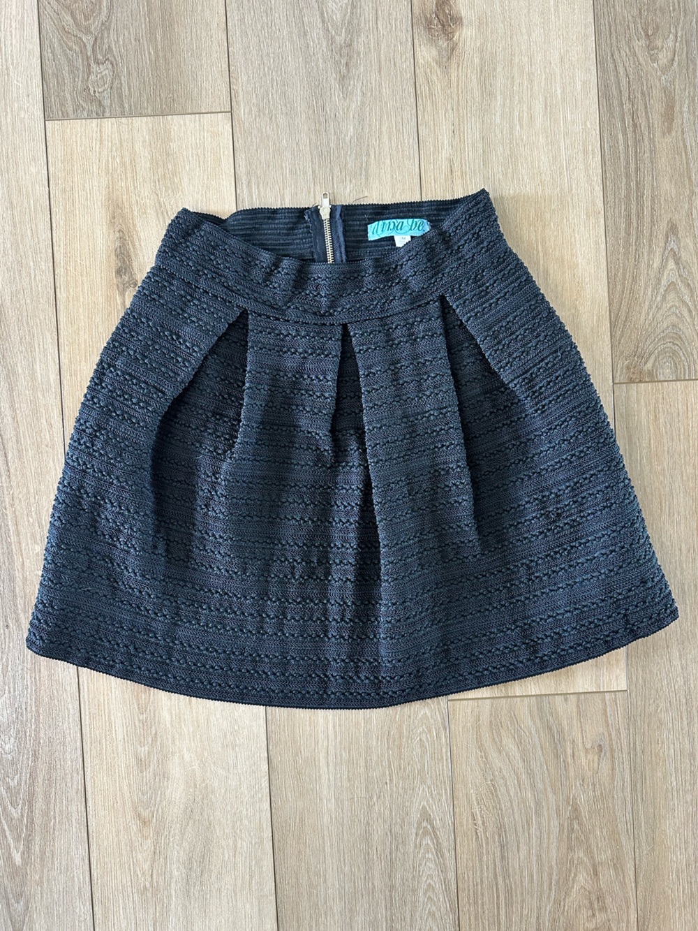 Black Textured Pleated Women's Skirt